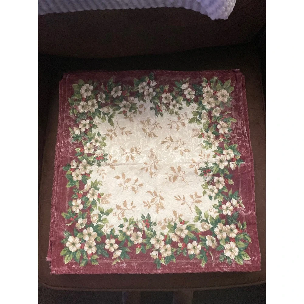 Floral Holiday Napkins Christmas Poinsettia Winter Decor‎ 18 x 17 1/4
